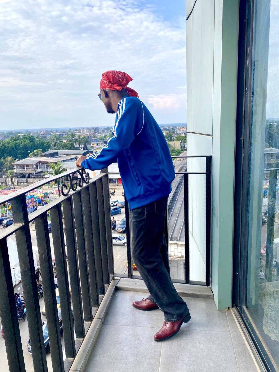 ishakuofficial's tweet image. Hi Douala 🤚#Domaf