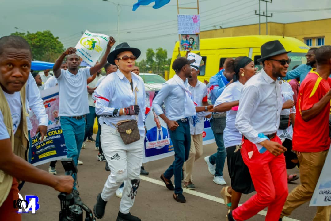 mpoymireille's tweet photo. Marche de colère de l’ACR contre les agresseurs de la RDCongo ⁦@HonorableEliez1⁩ #le pouvoir de l’amour et non l’amour du pouvoir https://t.co/SLzRntPIUy