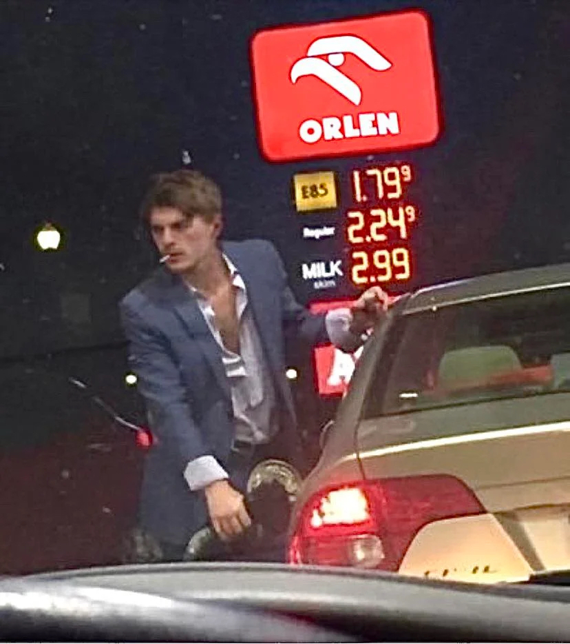 jerskub's tweet photo. Eau Rouge käyty koeajamassa! 1.6 VTEC huusi niin maan perkeleesti ku saatiin 304km/h rikki. Bensaa meni myös jonkun verran ni piti käydä tankilla testin päätteeksi paikallisella Orlenilla. Takaisin studioon @pinguliiga livessä tälläkin hetkellä! https://t.co/LPVr9VvRAg https://t.co/6M9RZUaqku