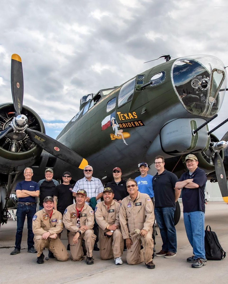 GinieSigonney's tweet photo. RIP 😔🙏🙏🙏
.
.
.
#DallasAirShow #Dallas #aviationlovers #Avgeeks #aviationphotography #aviation #crash #pilot #pilotlife 

📷Credit to author https://t.co/FOVFvRk1WW