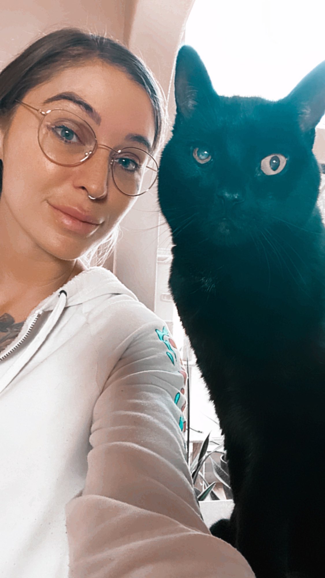 TW Pornstars Kleio Valentien. Twitter. Hi 👋🏻. 4 14 PM 13 Nov 2022