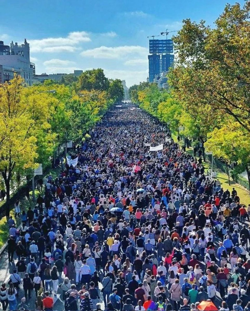 "34 médicos comunistas", según Ayuso.