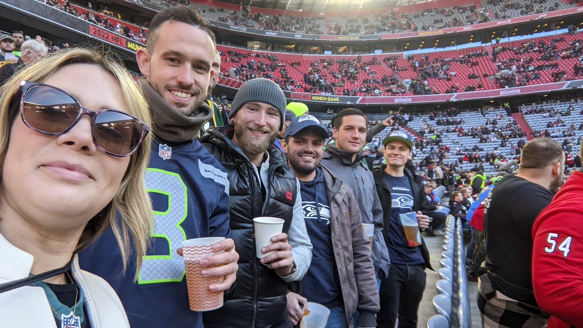 headkopf's tweet photo. #NFLMunichGame #NFLMunich #CyberportDE #ranNFL 
#GoHawks https://t.co/DVJtzwVLJ3