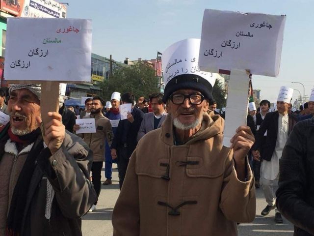 TheMoein76's tweet photo. REMEBER!
On November 12, 2018, 6 people were killed and 20 injured by a bomb explosion in a civil protest of the citizens of Kabul against the government's inaction in Hazara areas.  The victims were Hazara https://t.co/nMqWqthXA4