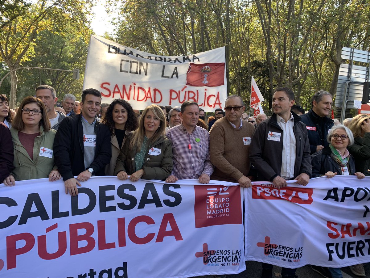 PsoeEscorial's tweet photo. ✊🏻MADRID DESPIERTA POR LA SANIDAD PÚBLICA 

🌹Nuestro alcalde, socialistas y vecinos de El Escorial nos hemos sumado a la multitudinaria concentración que reclama una sanidad pública de calidad.

🏥 Sin Salud no hay libertad. Por una atención de calidad m.
 
#LaSanidadNoSeToca https://t.co/75c5E6ykgd