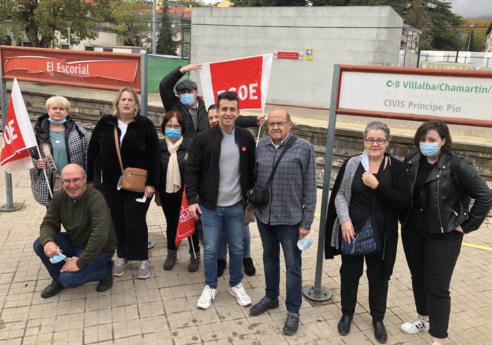 PsoeEscorial's tweet photo. ✊🏻MADRID DESPIERTA POR LA SANIDAD PÚBLICA 

🌹Nuestro alcalde, socialistas y vecinos de El Escorial nos hemos sumado a la multitudinaria concentración que reclama una sanidad pública de calidad.

🏥 Sin Salud no hay libertad. Por una atención de calidad m.
 
#LaSanidadNoSeToca https://t.co/75c5E6ykgd