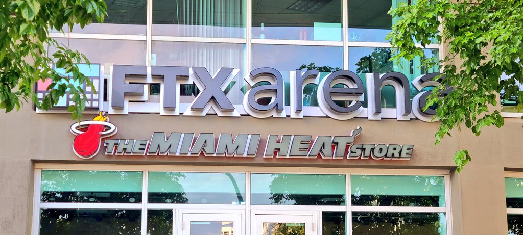 GessnerREAgent's tweet image. @FTXArena looking good early morning #sundayfunday #followthepinkcar #Miami @MiamiHEAT #Heat #roadTrip