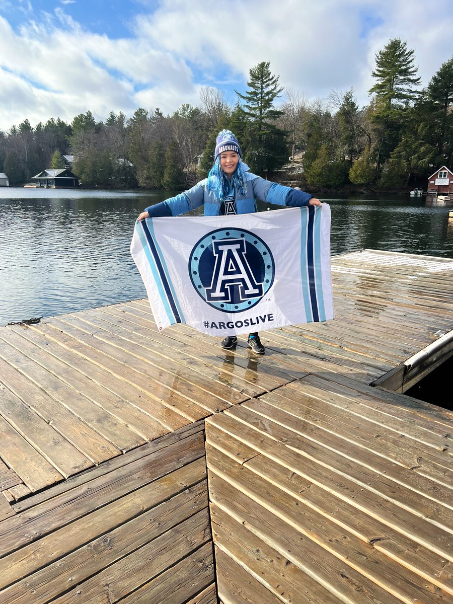 ArgosAdmirals's tweet photo. Supporting our @TorontoArgos from Muskoka’s cottage country today. Tailgating in the snow. #PullTogether #ArgosLive #CFL #CFLPlayoffs https://t.co/650J9D1IDR