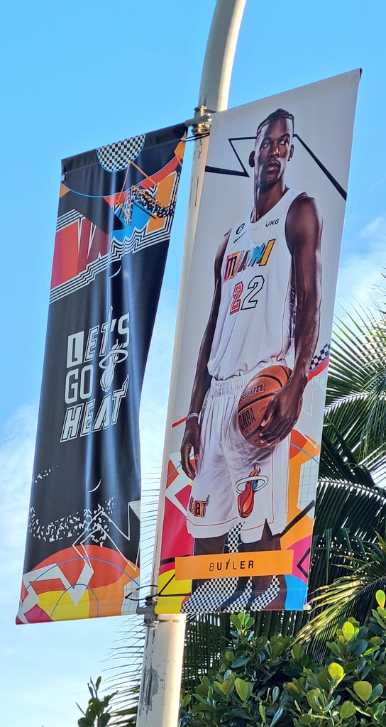 GessnerREAgent's tweet image. @FTXArena looking good early morning #sundayfunday #followthepinkcar #Miami @MiamiHEAT #Heat #roadTrip
