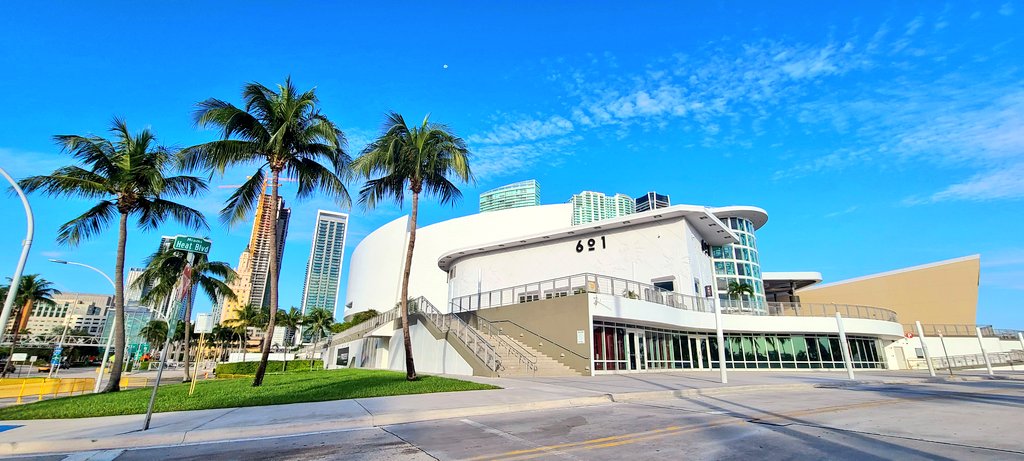 GessnerREAgent's tweet image. @FTXArena looking good early morning #sundayfunday #followthepinkcar #Miami @MiamiHEAT #Heat #roadTrip