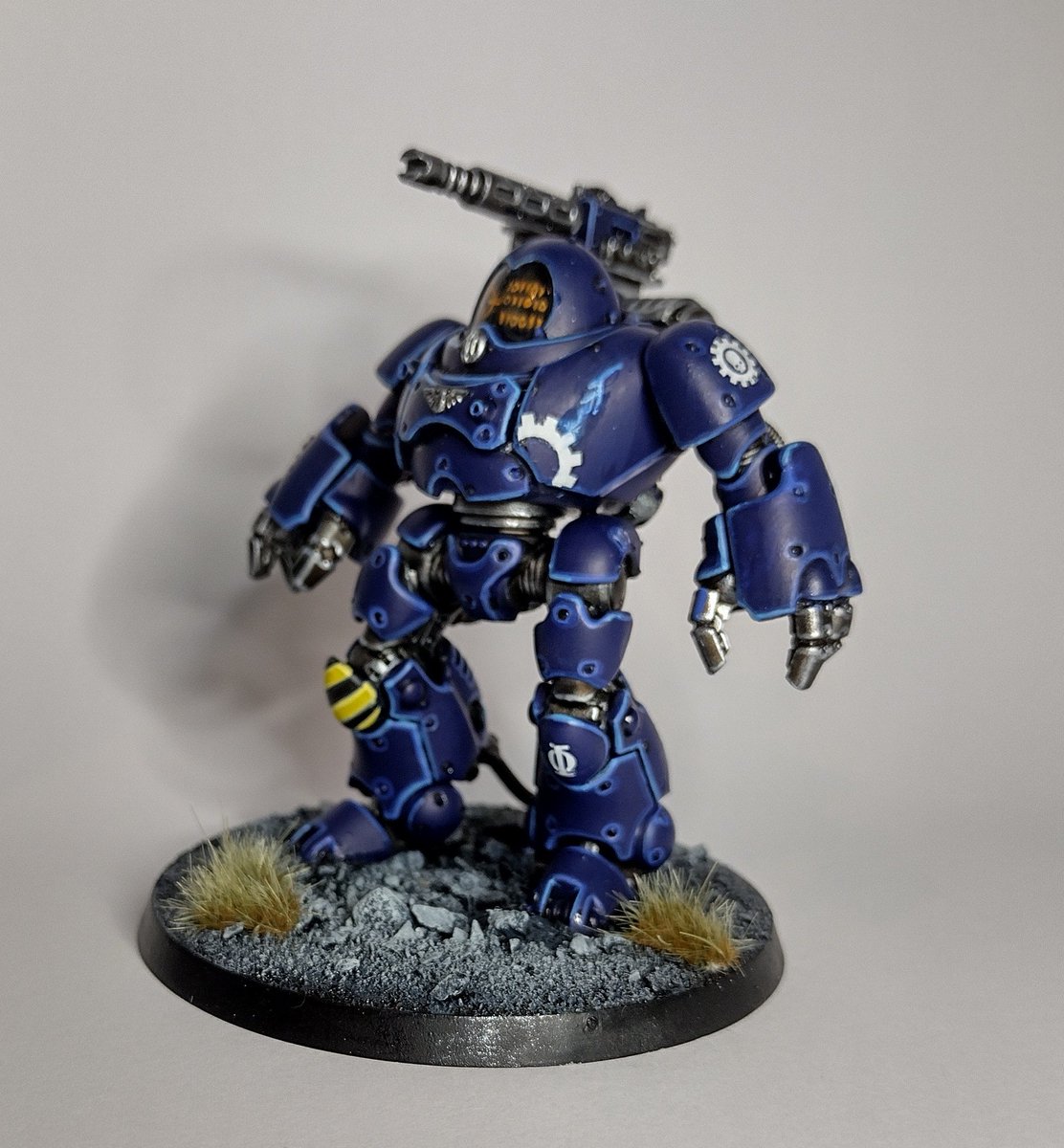 TolSenti's tweet photo. I've been working a little on my ad mech this week. Here's my first Kastelan Robot. #WarhammerCommunity https://t.co/LRfmeQn5oY