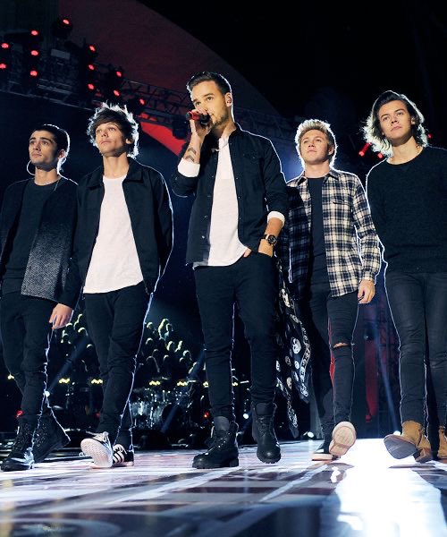 mariaharrellano's tweet photo. @AMAs I’m voting for #OneDirection “Story Of My Life” (2013) #AMAsfanfavorite performance. 

they deserve it. https://t.co/PRiovOhF6C