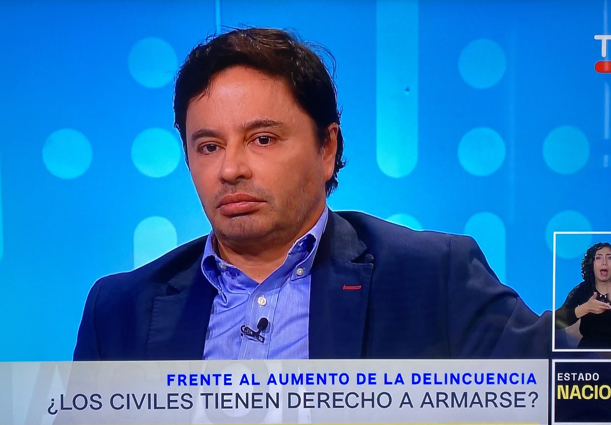 BSepulvedaHales's tweet photo. Que irresponsable el GC de @TVN #enacional relativizando la tenencia de armas y deslizando la posibilidad de que pueda ser considerado como un “derecho”. 
El canal público de Chile promoviendo un debate estéril que solo alienta a fanáticos y delincuentes. https://t.co/LG7mhLEerE