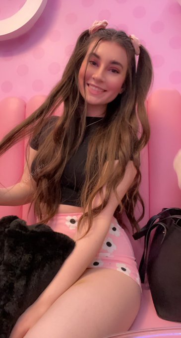 It&rsquo;s date night! Where are we going? 💕 https://t.co/ITyb0mXAb4