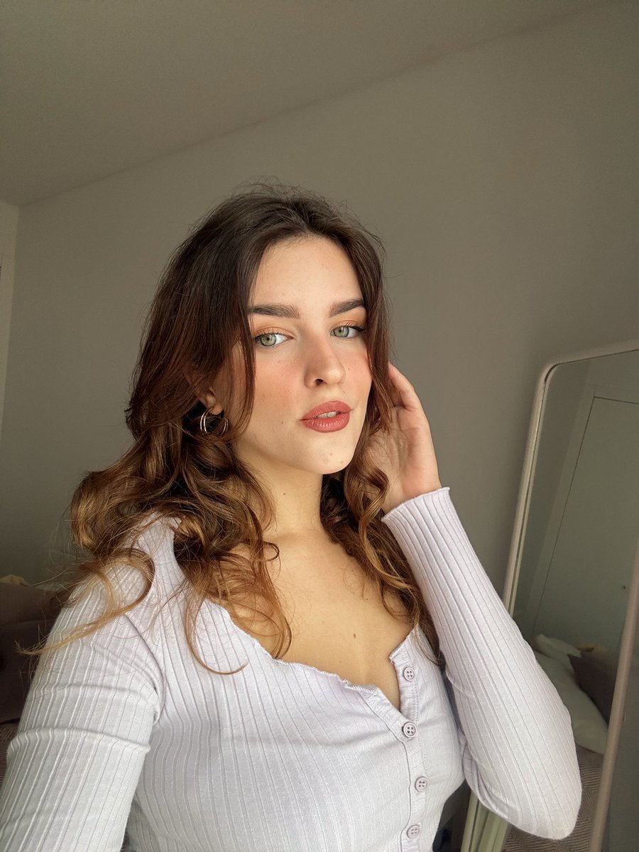 Marta on Twitter: "it’s selfie time 🫶"