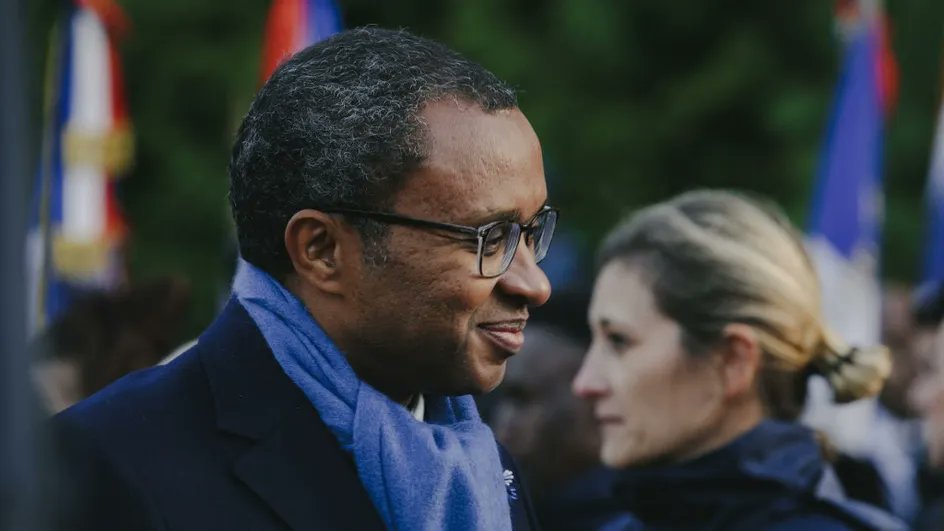 franceinfo's tweet photo. Réforme des lycées : retour des mathématiques obligatoires pour tous les lycéens de filière générale, dès la classe de première, à la rentrée 2023, annonce le ministère de l'Education
https://t.co/1EBOAWNizG https://t.co/hXcY8yfDJb