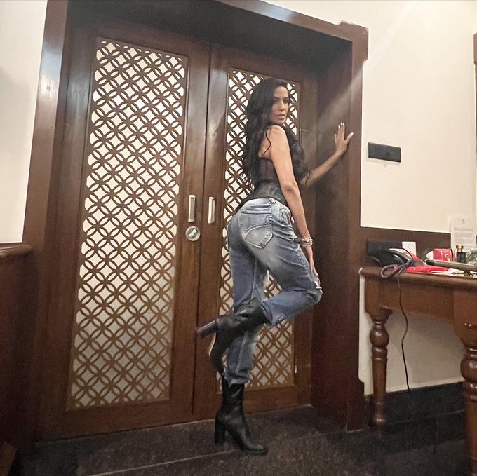 Goth Barbie 🖤💋 https://t.co/hFf9kglqKu<a href="/tag/whatsappmessagetopoonampandey"class="tags"><span>#whatsappmessagetopoonampandey</span></a>