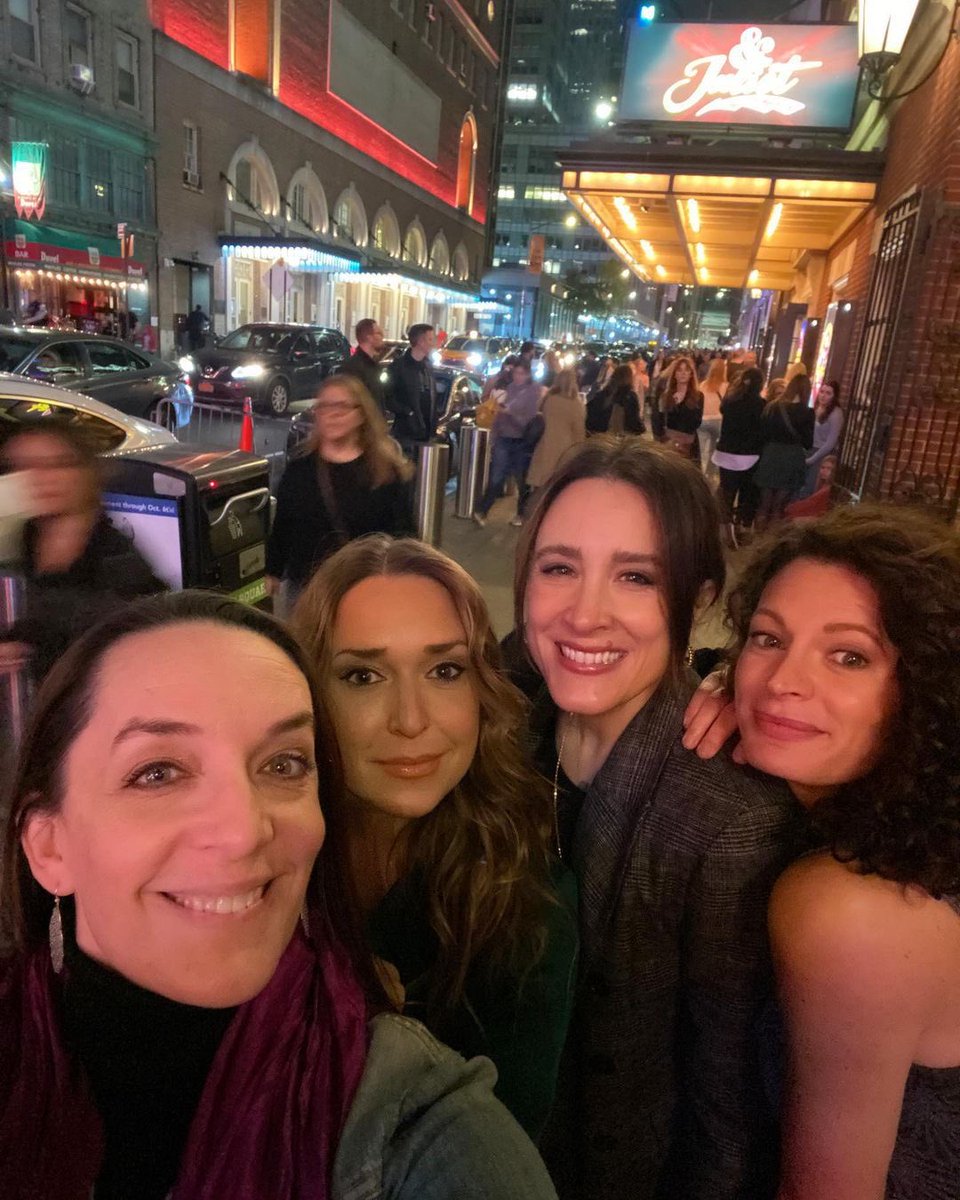 An Elphaba continuum. Dreams. Also go see @AndJulietBway because you will absolutely have a FANTASTIC time. And maybe run into more Elphabas. @JuliaMurney @jackieburnsnyc @JessicaVosk #greensisterhood