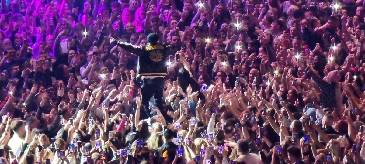 _Jodie_16's tweet photo. N-Dubz last night was epic 😝 https://t.co/r9PtooDCq4