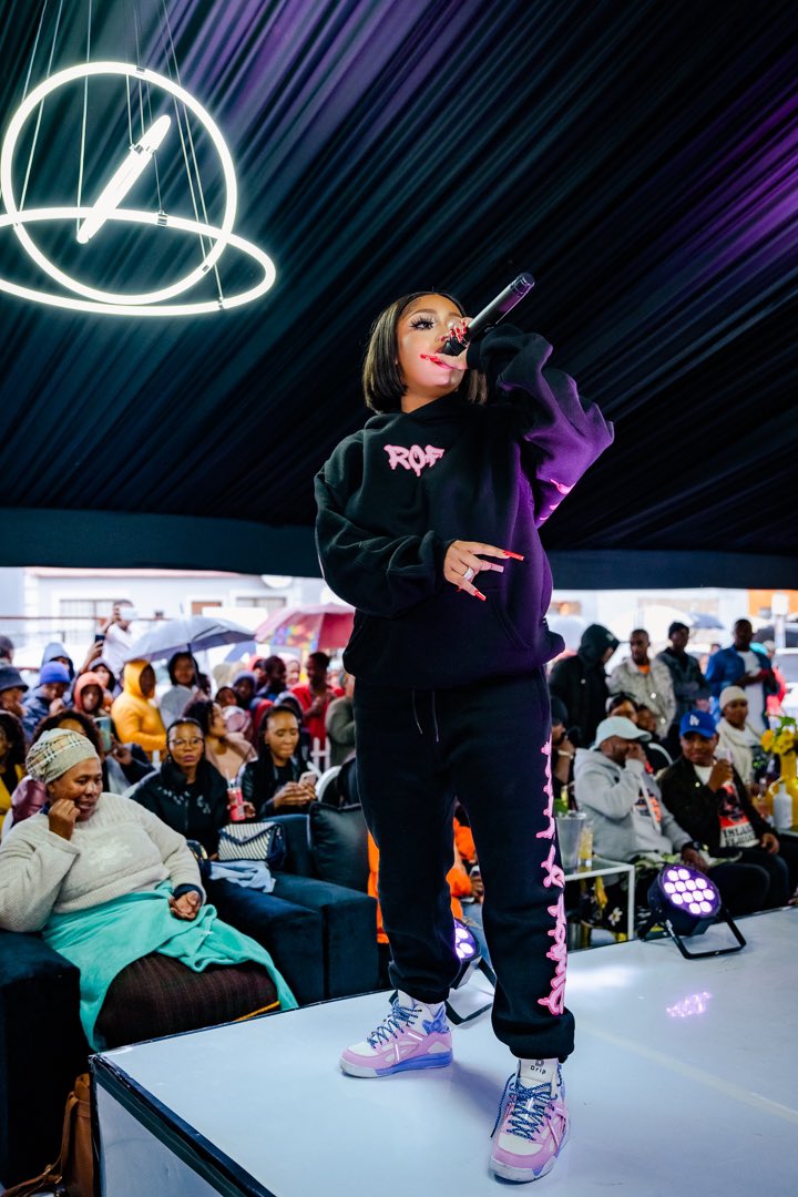 LekauSehoana's tweet photo. I took our #FILAxDRIP last Collab Drop to my Hood of Ivory Park.
I also brought my friends with.
@Kamo_mphelaxx waddup??? https://t.co/fsVfM94xBv