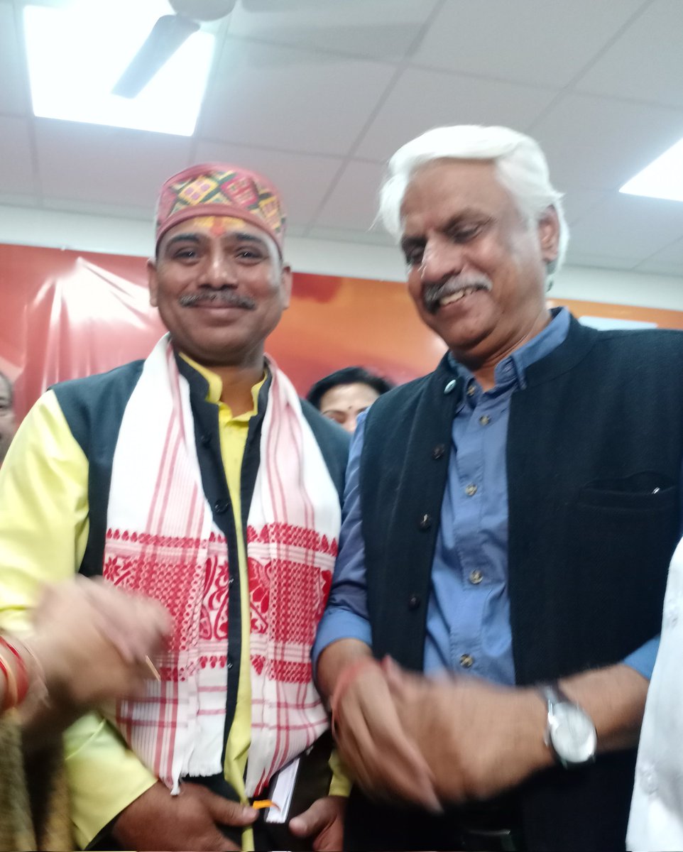 bhadohi_rss's tweet photo. बनारस काशी वाराणसी!!!

"भारतीय परम्परा में सांस्कृतिक राष्ट्रवाद की अवधारणा"
भारतीय राष्ट्रवाद की अवधारणा
पुष्पेंद्र कुलश्रेष्ठ जी ने हिन्दुत्व को समझाने का प्रयास किया।
@BajrangDalOrg 
@bhadohi_rss 
@HaryanaVsk 
@VidyaBharatiIN 
@AshwiniUpadhyay 
@editorvskbharat 
@Bharat_Samwad https://t.co/0myQYZBGqn