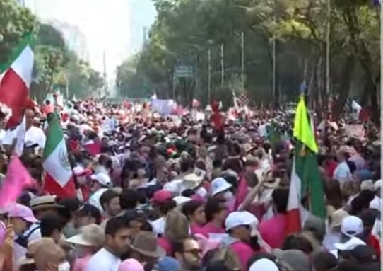 ryo_hermoso's tweet photo. Con eso o quieres mas López? 🥳

En el Ángel de la Independencia 🇲🇽 

Y todavía faltan 👏👏 https://t.co/e5oCoIgYQW