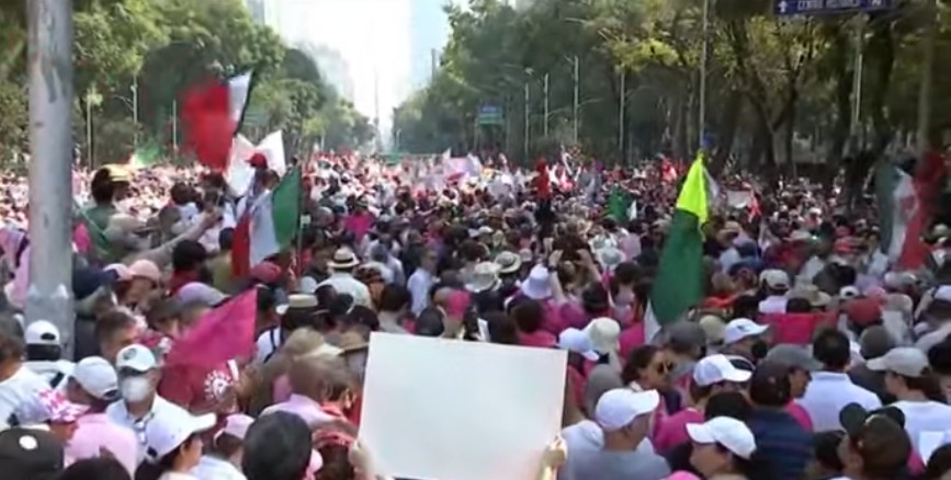ryo_hermoso's tweet photo. Con eso o quieres mas López? 🥳

En el Ángel de la Independencia 🇲🇽 

Y todavía faltan 👏👏 https://t.co/e5oCoIgYQW