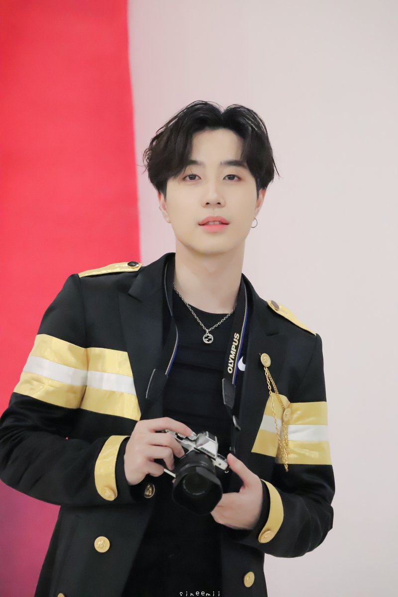 sineemii's tweet photo. ชอบนะ ผู้ชายถือกล้องอะ📸

@vittawinbest #bestvittawin https://t.co/f93mJ7BfZW