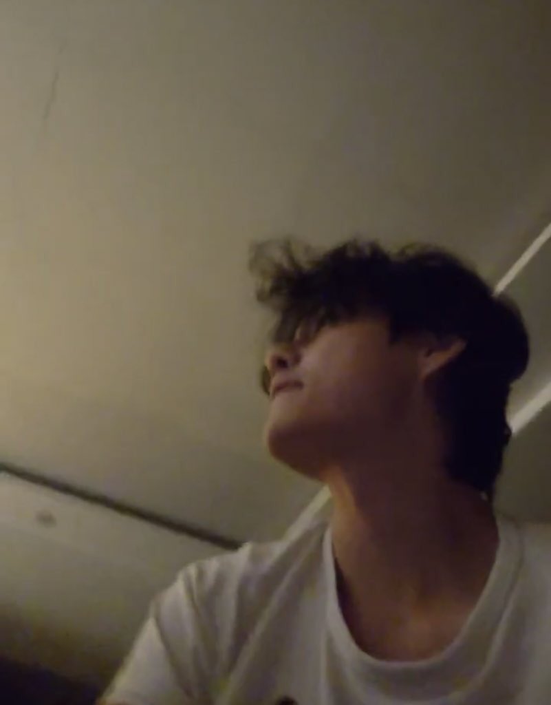 เเม่พี่เต้สิ้นยังใครไม่สิ้นกุสิ้นละ หล่อมาก หล่อวัวตายควายล้ม ละมุมเสยคือบั้บบบ
🔥🔥🔥🔥🔥🔥🔥🔥🔥🔥🔥🔥

#KIMTAEHYUNG #BTSV