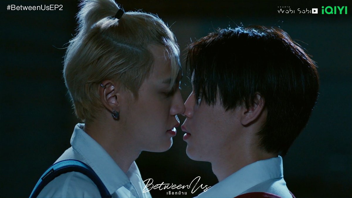 iQIYI_Thailand's tweet photo. "จูบนะ" #BetweenUsEP2 
.
💚ดูออนไลน์เวอร์ชัน UNCUT บน iQIYI ที่เดียวเท่านั้น  https://t.co/QId2emDX8o 
.
#iQIYI #BetweenUsTheSeries https://t.co/mzmkURSScl
