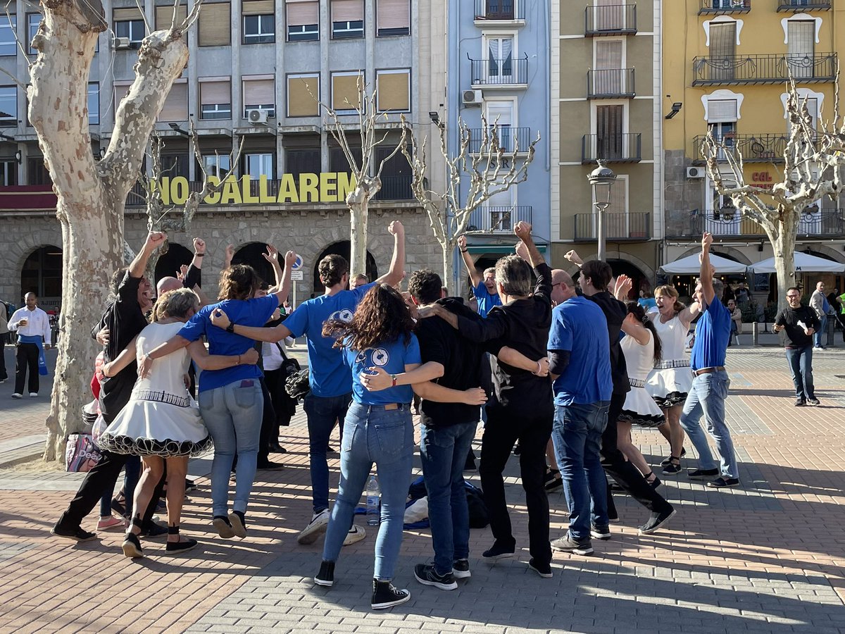 Avui, a la Final de #Balaguer de #sardanaesportiva colles <a href="/CollaVioletes/">Violetes del Bosc</a> Campiona Gran i Toc de Dansa de Tarragona Campiona Veterana 2022 després d’una #sardana de desempat molt emocionant! Amb <a href="/bonpreuesclat/">Supermercats Bonpreu i Esclat</a> Felicitats a tots! @confsardanista <a href="/cultura_cat/">Cultura</a> <a href="/Tornaveu/">Tornaveu.cat</a>