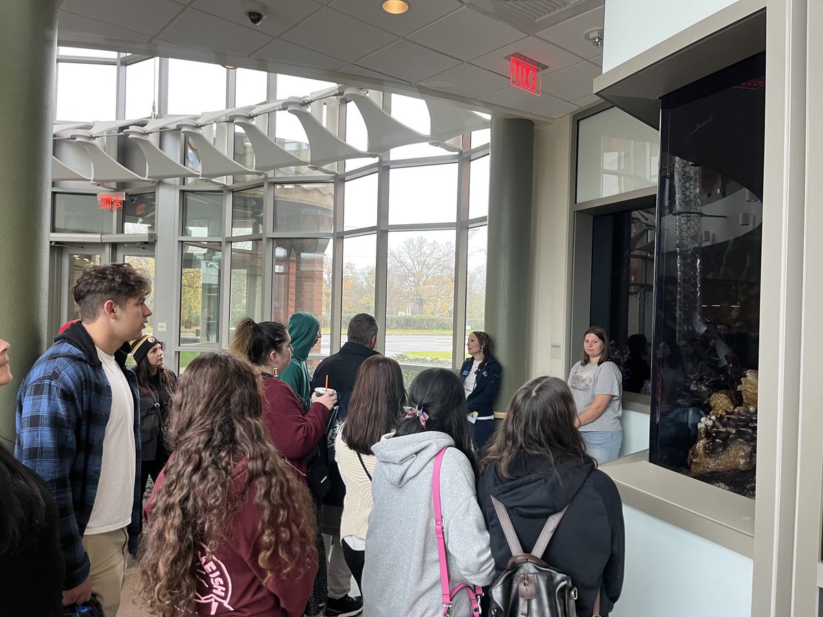 breslin_vincent's tweet photo. ⁦@SCSUEGMS⁩ ⁦@Werth_Center⁩ ⁦@SCSU⁩ Thanks to Werth Center interns Abby Lucas, Autumn Smith and Ian Bergemann for leading tours in the Werth Center aquarium for the SCSU Undergraduate Admissions Open House today. We hope to see many new students in the fall. https://t.co/mu4KlUUZAz