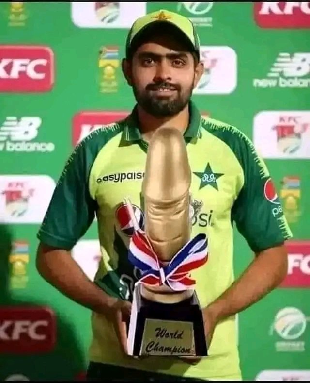 AjnaNaresh's tweet photo. @saqib15994 @CMShehbaz Ab bol half biryani kya hua bhag gaya kya jatu 🍌🍌😂🤣🤣 ye lo trophy bhadvo 🍌🤣 https://t.co/iDBQ1XZfVq