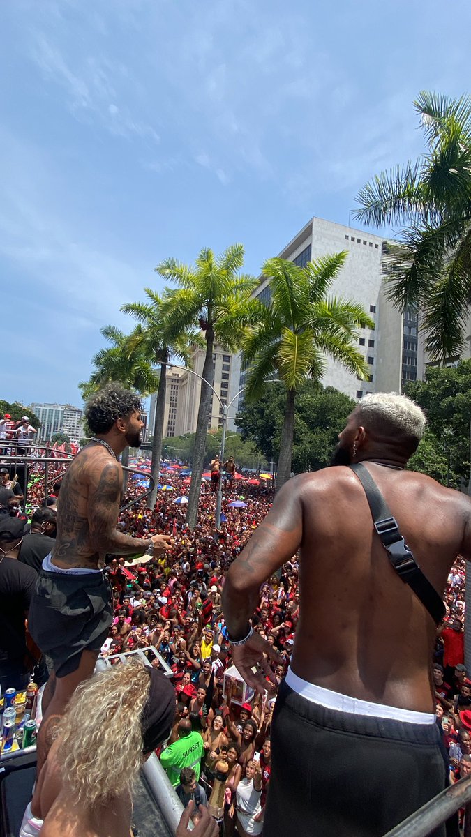 Flamengo's tweet photo. A @Prefeitura_Rio pediu pra avisar: somos MAIS DE 2 MILHÕES - E CONTANDO! MMMMMMMEEEEEEEEENNNNNNGGGGGGGGOOOOOOOOO

#TRIELÉTRICO #FL4M3NGO https://t.co/5mrA17njQn