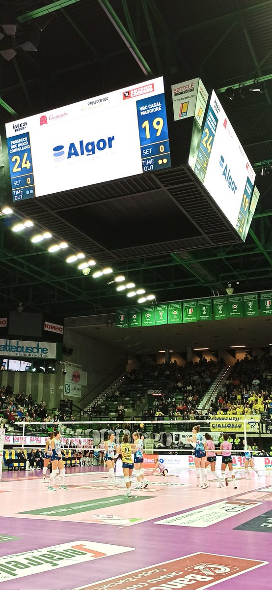 Finisce il primo set al Palaverde di Villorba (TV) sul punteggio di 25-19 per le padrone di casa dell'<a href="/ImocoVolley/">Prosecco Doc Imoco Volley</a> Conegliano, che sono già avanti per 1-0 sulle ragazze di <a href="/VBCasalmaggiore/">VBC Trasporti Pesanti Official</a>.

cc @LegaVolleyFem 

#NewPantERA #siamotuttipantere 💛💙