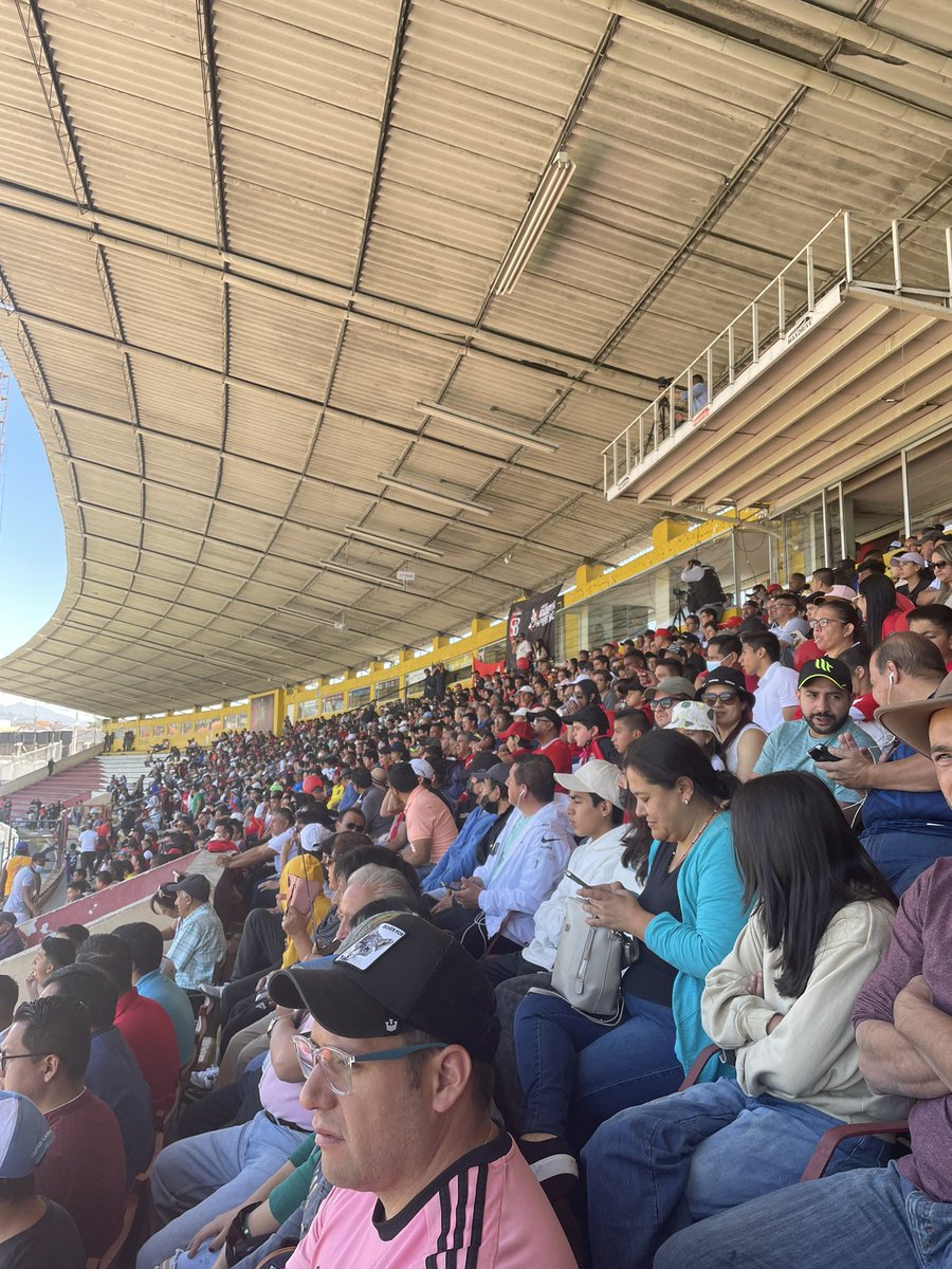 GregLeedham's tweet photo. Beautiful day up in the Andes at Estadio Alejandro Serrano Aguilar in Cuenca. Sat with the Aviced fans for their team’s Ecuadorean third division promotion play-off against Vargas Torres. Don’t envy these boys playing at 8,400 feet #ecuador https://t.co/9WZ9yrQglz