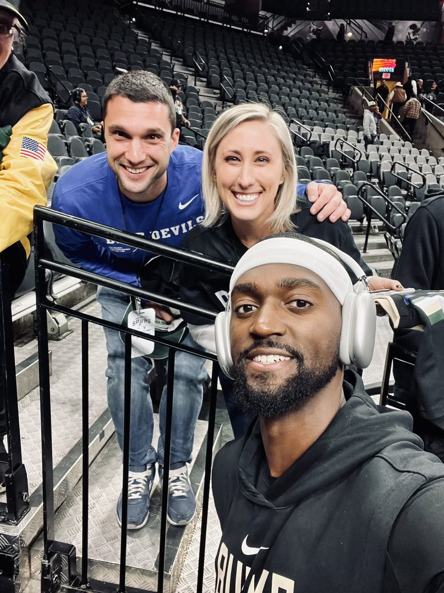 Got a selfie with <a href="/BPortistime/">Bobby BP Portis</a> but still waiting for <a href="/GraysonJAllen/">Grayson Allen</a> to come back out of the tunnel from Friday’s game for an autograph and picture #DukeNation #dukefan