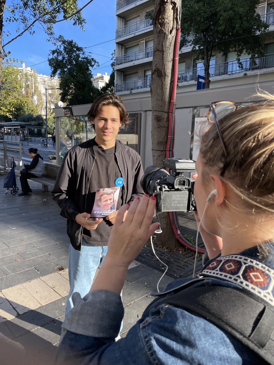 Merci à l’équipe <a href="/Renaissance/">Renaissance</a> de montrer l’engagement des <a href="/JeunesMacron/">Les Jeunes avec Macron</a>06 sur le terrain. 

Les @JeunesMacron seront toujours mobilisés partout pour promouvoir l’action du gouvernement pour les Français.