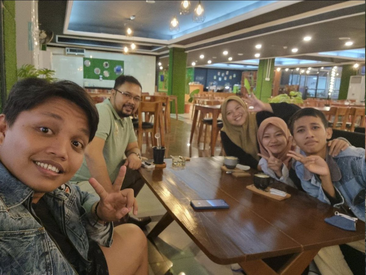 Nemenin Bos Besar dan kawan2 di bandung😂