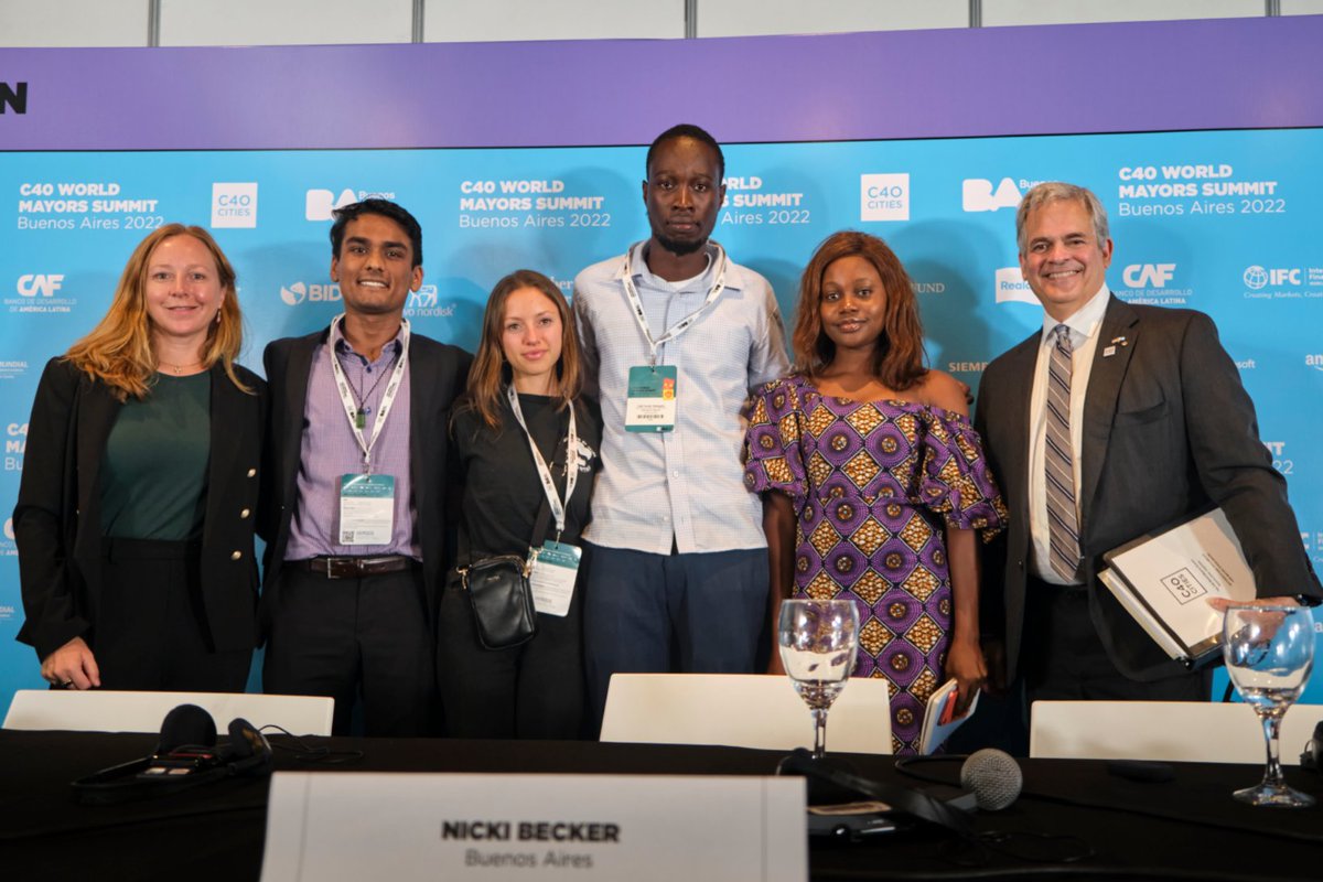 DjivensonM's tweet photo. Ce fut un plaisir incommensurable pour moi de prendre part, comme membre du #GYMF, à @c40cities #WMF à BUENOS AIRES le mois dernier. Prise à l'issue du sommet , cette photo réunit quelques jeunes ( ainsi que @MayorAdler ) ayant eu l'occasion d'annoncer la création du #C40GYCCN. https://t.co/scS67cpspR