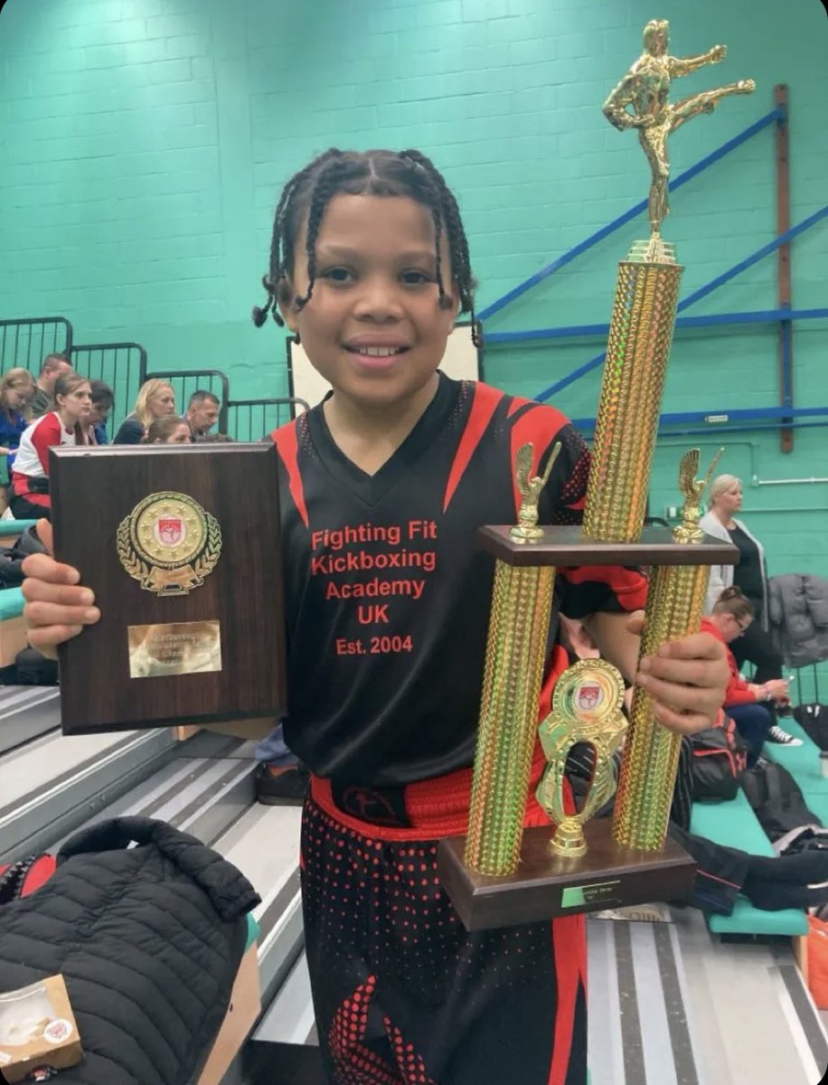 Nikkismad's tweet photo. Grand Champion 🥊❤️ https://t.co/5ZxJwPARhO