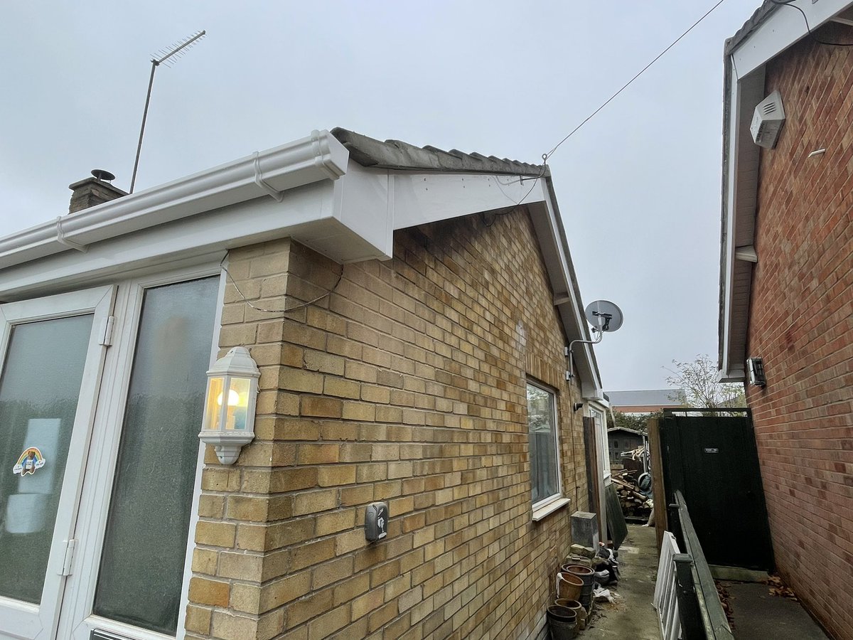 Concrete Gutter Replacement by the local experts at Profascia!
#concretegutter #concretegutterreplacement #Bourne #Stamford #MarketDeeping #Peterborough #Rutland #Oakham #Spalding #PVC-u #Localexperts #Profascia
