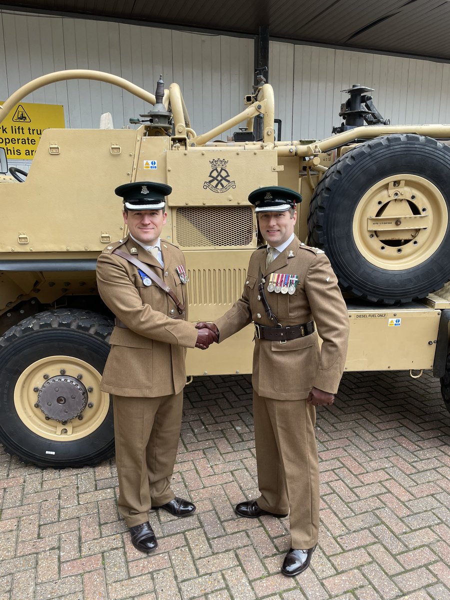 The <a href="/RoyalYeomanry/">TheRoyalYeomanry</a> paraded across the country today as the nation paused to reflect. The RSM &amp; I with the Regimental Guidon Party paraded in #Fulham with the <a href="/LBHF/">H&F Council</a> Mayor. Afterwards I was able to welcome our newest Squadron Leader - Maj C. 
#RemembranceSunday #remembranceday2022