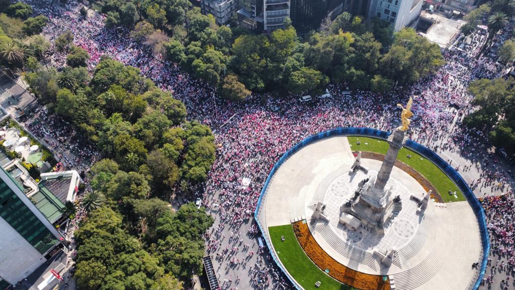 Llegó el día, hoy somos los ciudadanos en todo #México que haremos historia. Hoy aquellos que estamos del lado correcto de la historia salimos a decir #ElINENoSeToca.