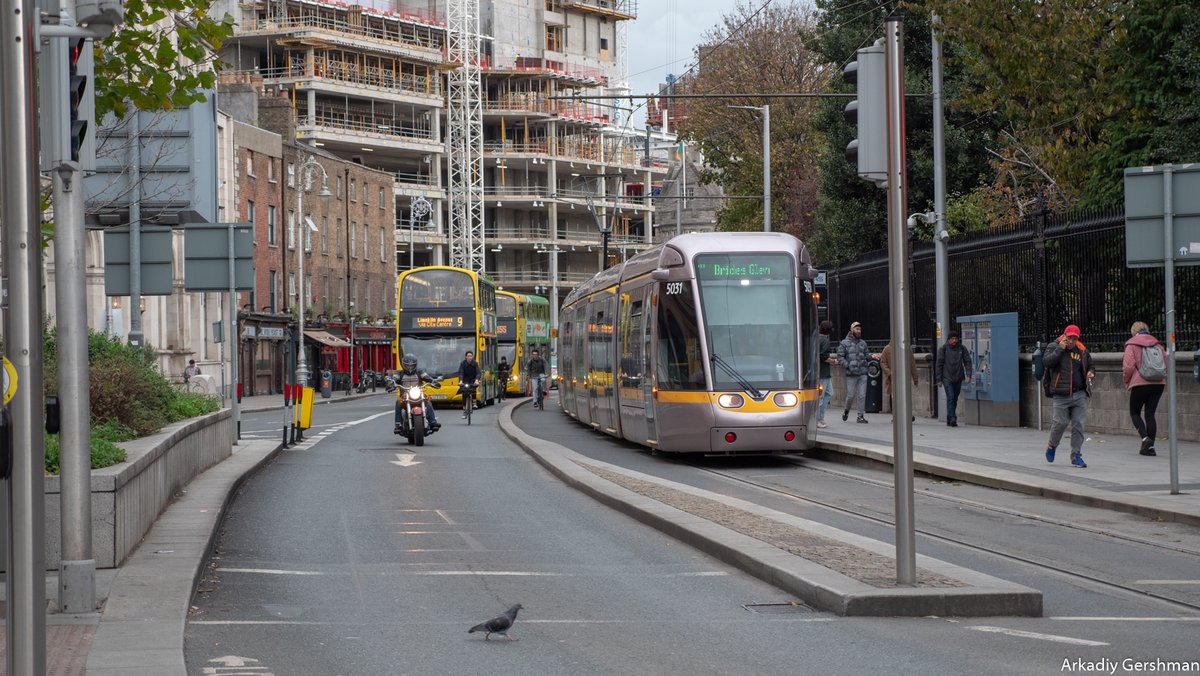 ArkadiyUrban's tweet photo. The first tram system of Dublin rans from 1871 to 1949, then were only buses.

The modern tram was opened in 2004 because the buses could no longer cope.

Now there are two lines in the city, the system is designed for 9-car trams. https://t.co/mY2gTXhirN