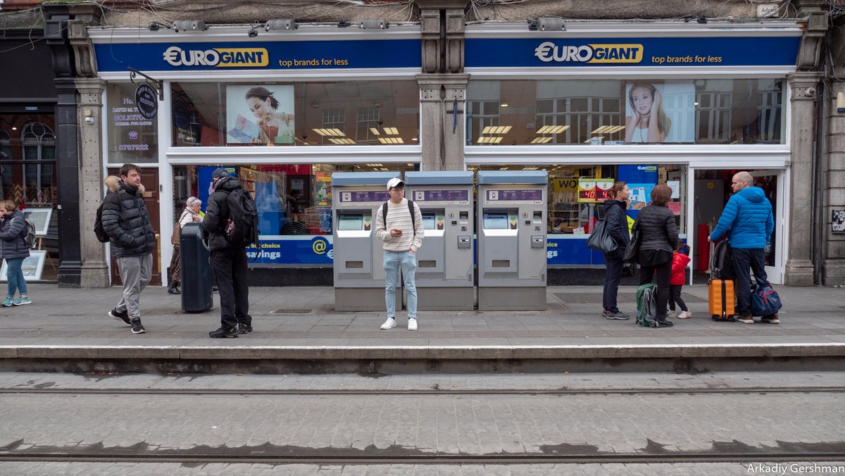 ArkadiyUrban's tweet photo. The first tram system of Dublin rans from 1871 to 1949, then were only buses.

The modern tram was opened in 2004 because the buses could no longer cope.

Now there are two lines in the city, the system is designed for 9-car trams. https://t.co/mY2gTXhirN