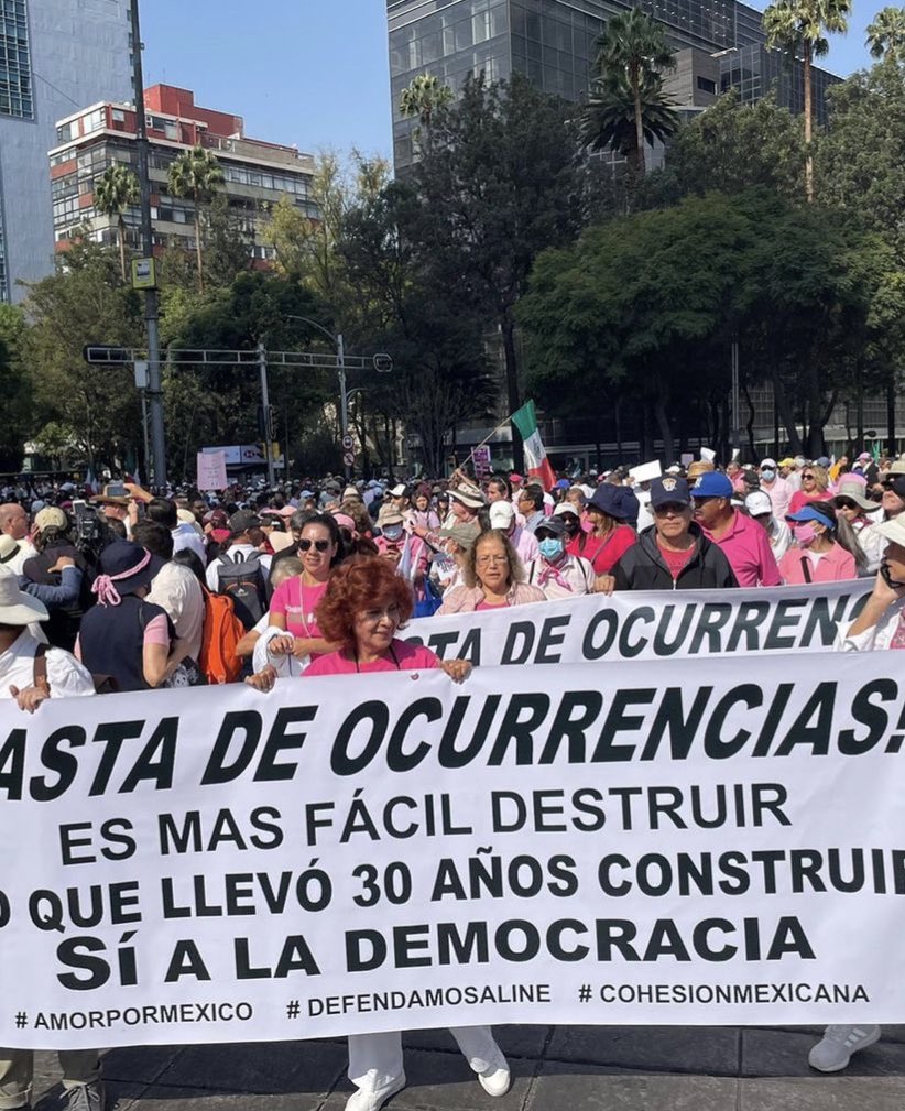 marthap230's tweet photo. ¡NO SOMOS UNO, NO SOMOS CIEN, SOMOS UN CHINGO, CUÉNTANOS BIEN!

#ElINENoSeToca 
#YoDefiendoAlINE https://t.co/mAowYxK63y