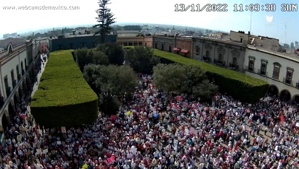 LuisGOsejo's tweet photo. La marcha en #Querétaro. Plaza de Armas y andadores llenos en defensa del INE #marchaINE #MarchaPorLaDemocracia https://t.co/4aXxScg9jx