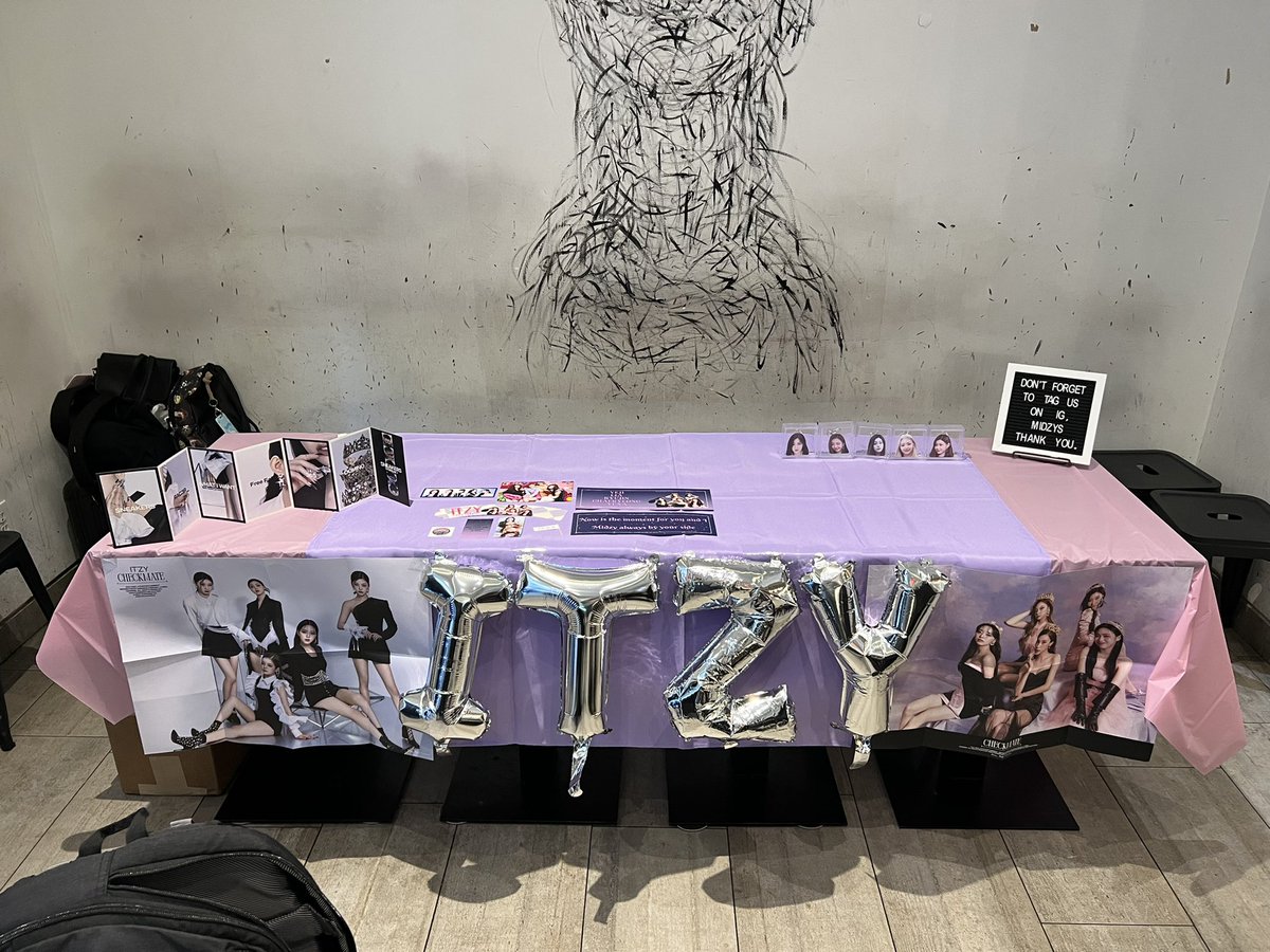 itznyfanproject's tweet photo. come by and see us between 12-4 today

Grace Street cafe in koreatown!

#ITZY_WORLD_TOUR #ITZY_CHECKMATE_TOUR #ITZYinNYC #ITZYinNY #ITZYinNEWYORK https://t.co/SaWcVfCEbg