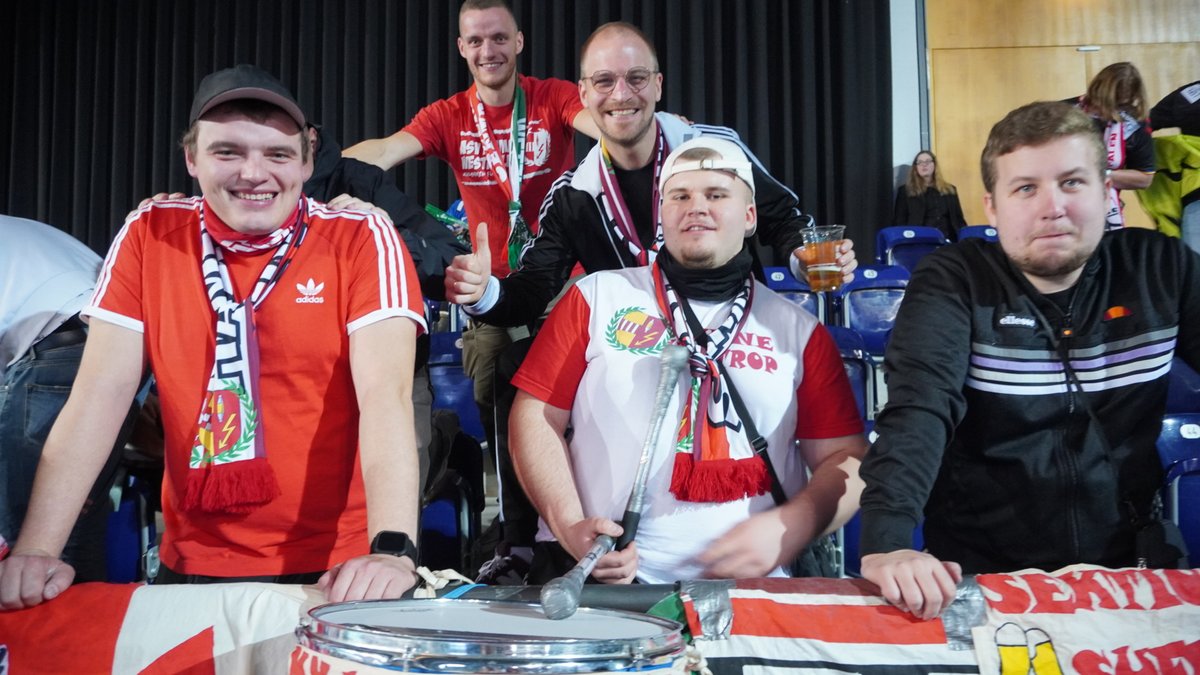 Unsere Fans sind bereit: Auf geht´s in den 12. Spieltag der @liquimoly_hbl tritt unser ASV heute beim <a href="/scdhfkleipzig/">SC DHfK Leipzig</a> an. Mit dabei heute wieder: Rückraum Markus Fuchs!